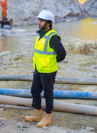 construction-worker-outdoor-site-wear-safety-vest