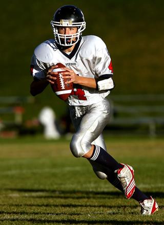 player-run-posing-wear-american-football-uniform
