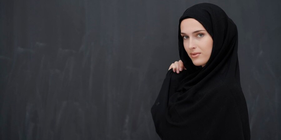 woman-black-Amira-Hijab-arab-girl-wearing-traditional-clothes